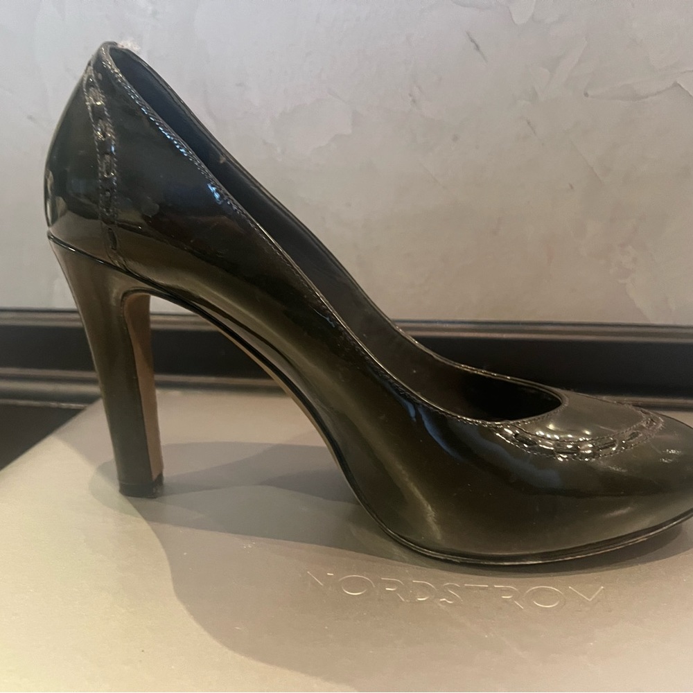 Theory teal pump 9.5, IT 39.5 Made in Italy. Beautiful pump.